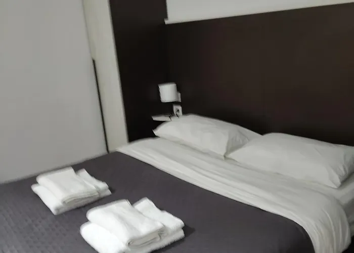 Centro فندق مبيت وإفطار